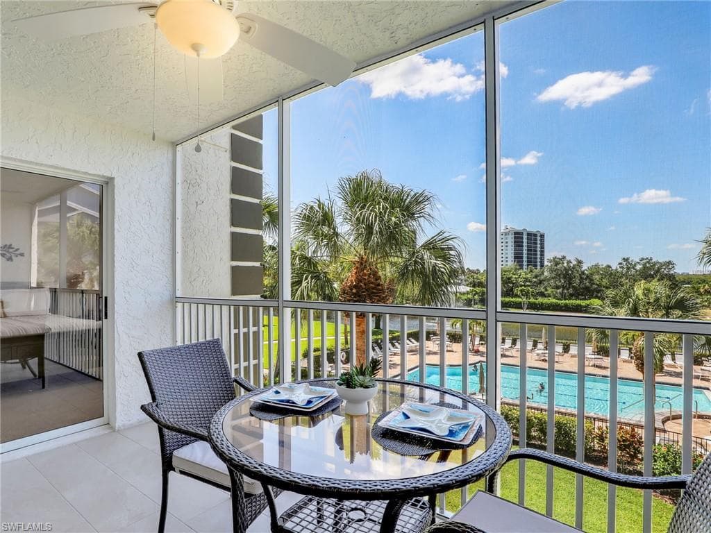360 Horse Creek Dr 305, Naples, FL 34110-21