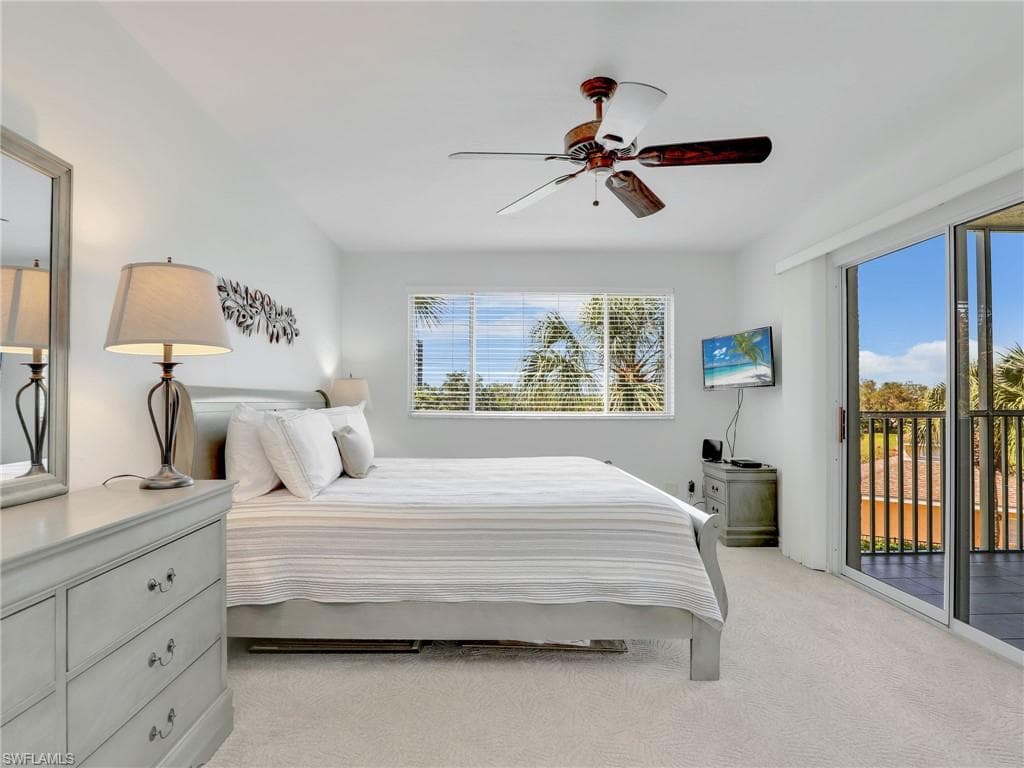 360 Horse Creek Dr 305, Naples, FL 34110-23