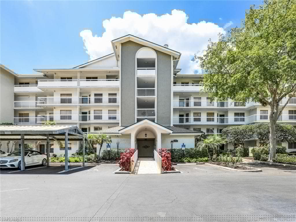 360 Horse Creek Dr 305, Naples, FL 34110-2