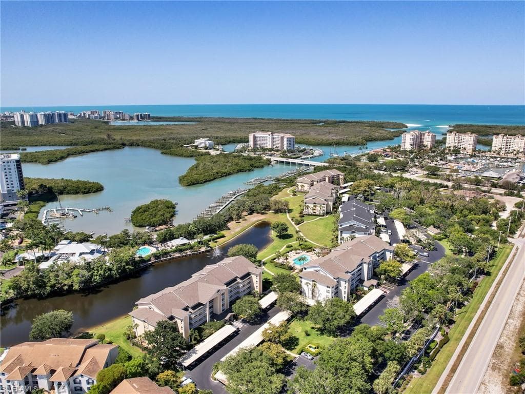 360 Horse Creek Dr 305, Naples, FL 34110-34