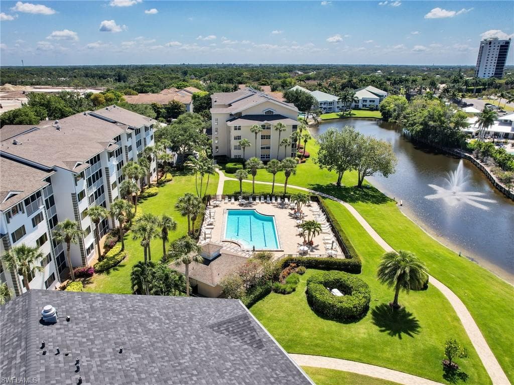 360 Horse Creek Dr 305, Naples, FL 34110-35