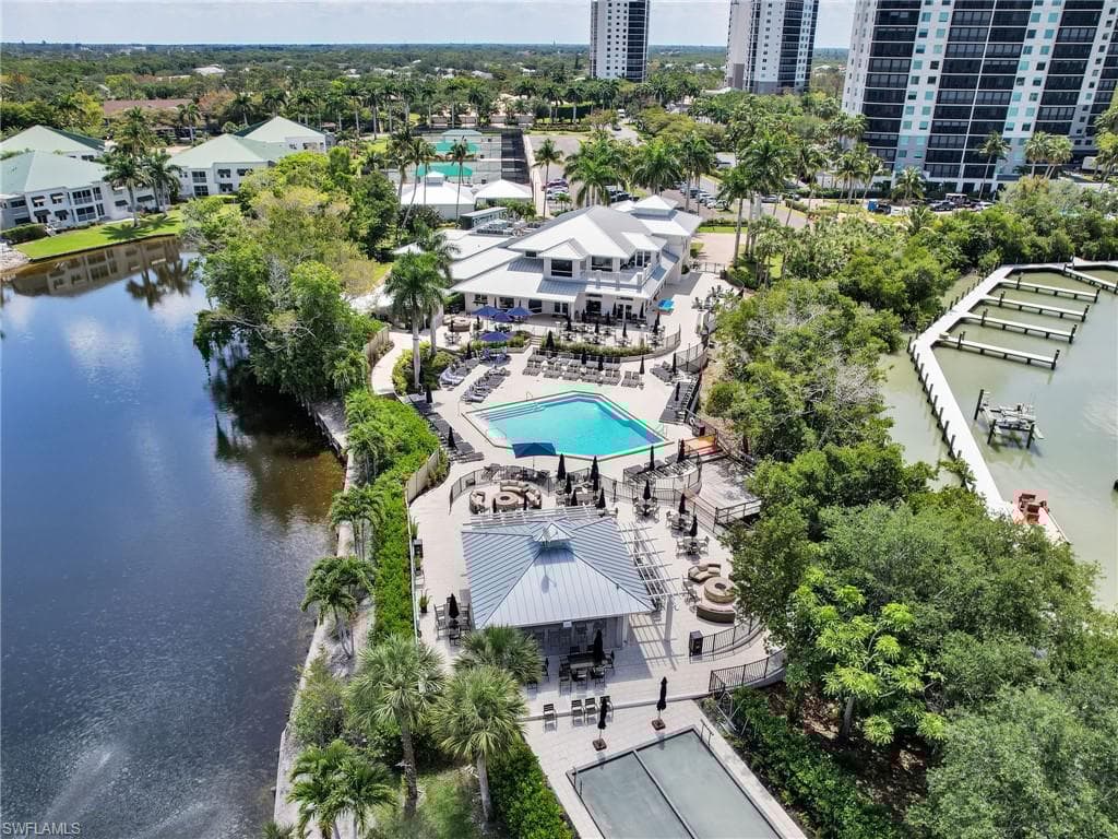 360 Horse Creek Dr 305, Naples, FL 34110-40