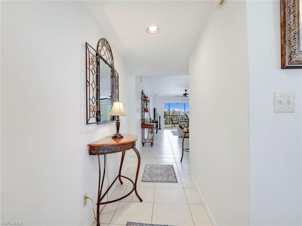 360 Horse Creek Dr 305, Naples, FL 34110-5
