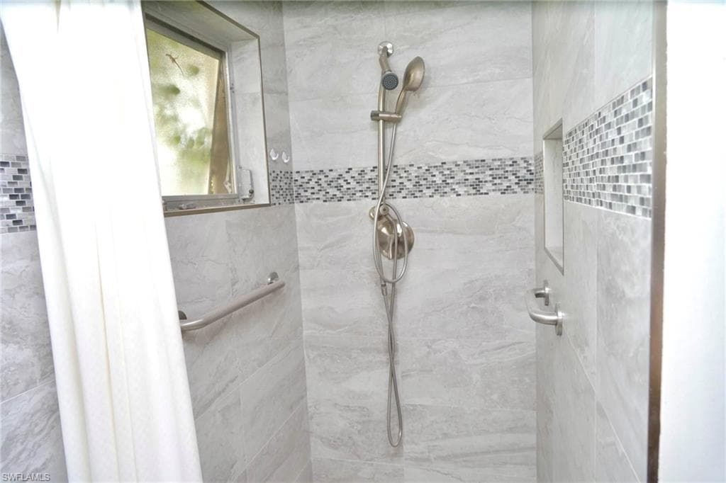 2195 Sheepshead Dr, Naples, FL 34102-15