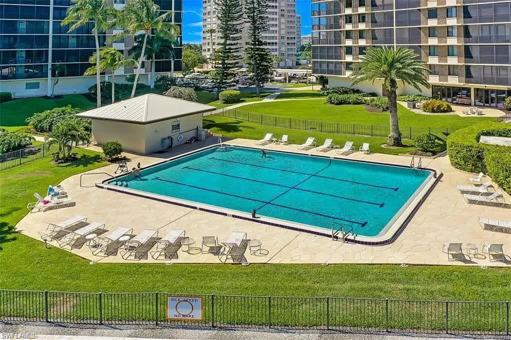 15 Bluebill Ave 304, Naples, FL 34108-10