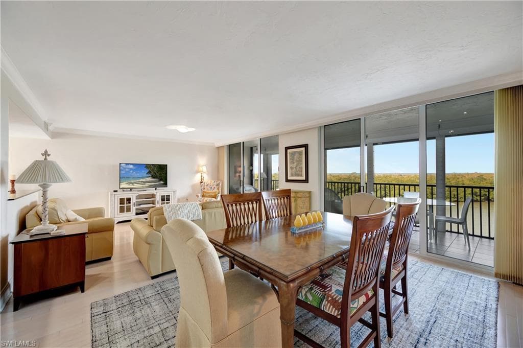 15 Bluebill Ave 304, Naples, FL 34108-12