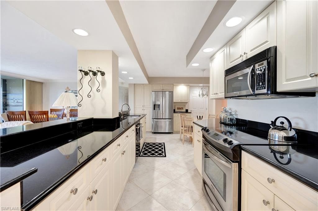 15 Bluebill Ave 304, Naples, FL 34108-14