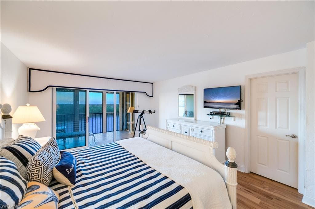 15 Bluebill Ave 304, Naples, FL 34108-17