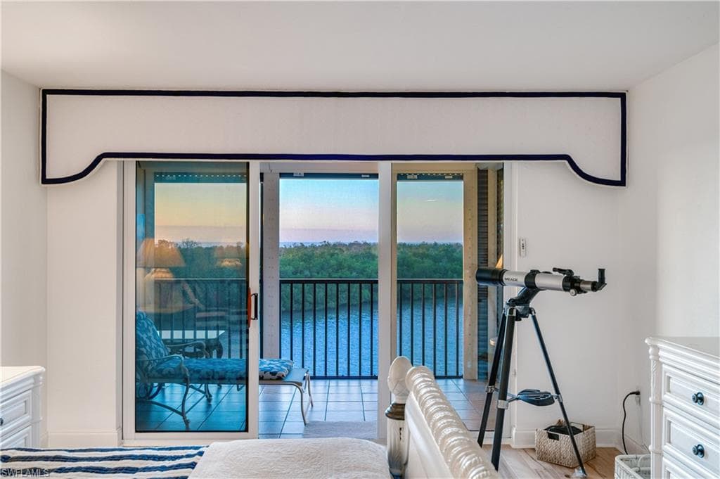 15 Bluebill Ave 304, Naples, FL 34108-18