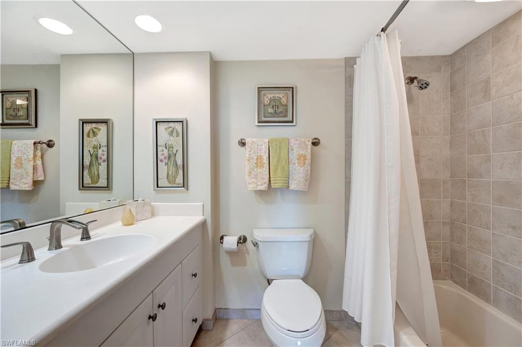 15 Bluebill Ave 304, Naples, FL 34108-23