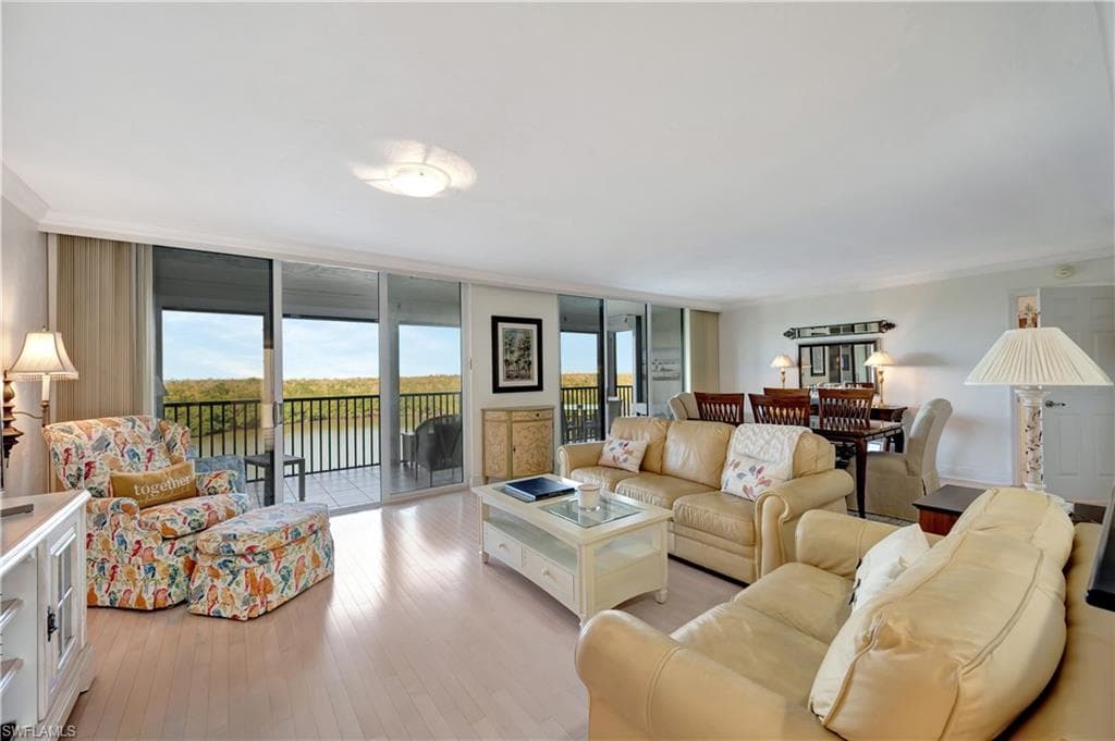 15 Bluebill Ave 304, Naples, FL 34108-25
