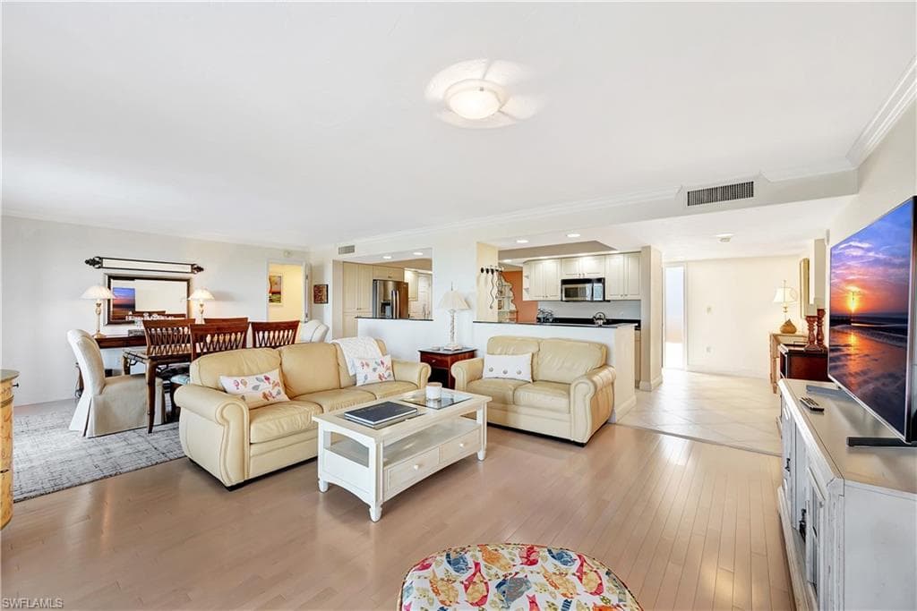 15 Bluebill Ave 304, Naples, FL 34108-26
