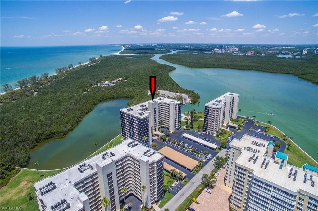 15 Bluebill Ave 304, Naples, FL 34108-2