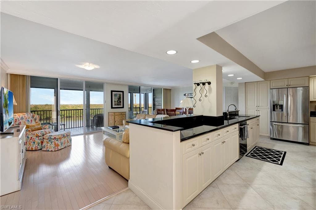 15 Bluebill Ave 304, Naples, FL 34108-29