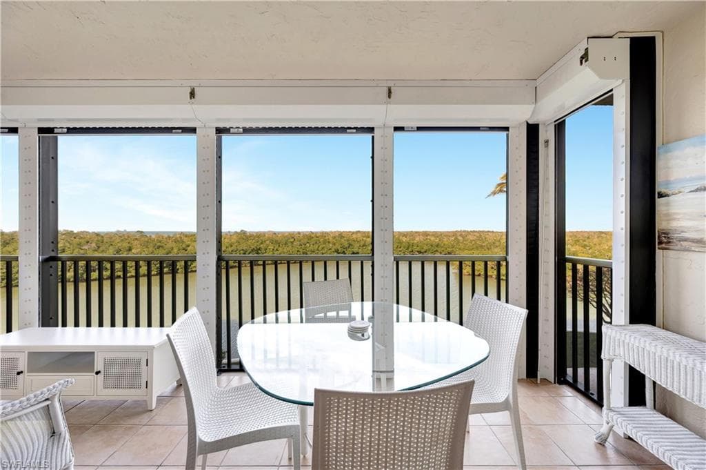 15 Bluebill Ave 304, Naples, FL 34108-34