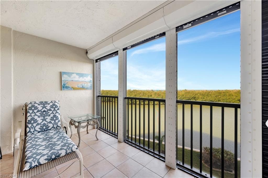 15 Bluebill Ave 304, Naples, FL 34108-35