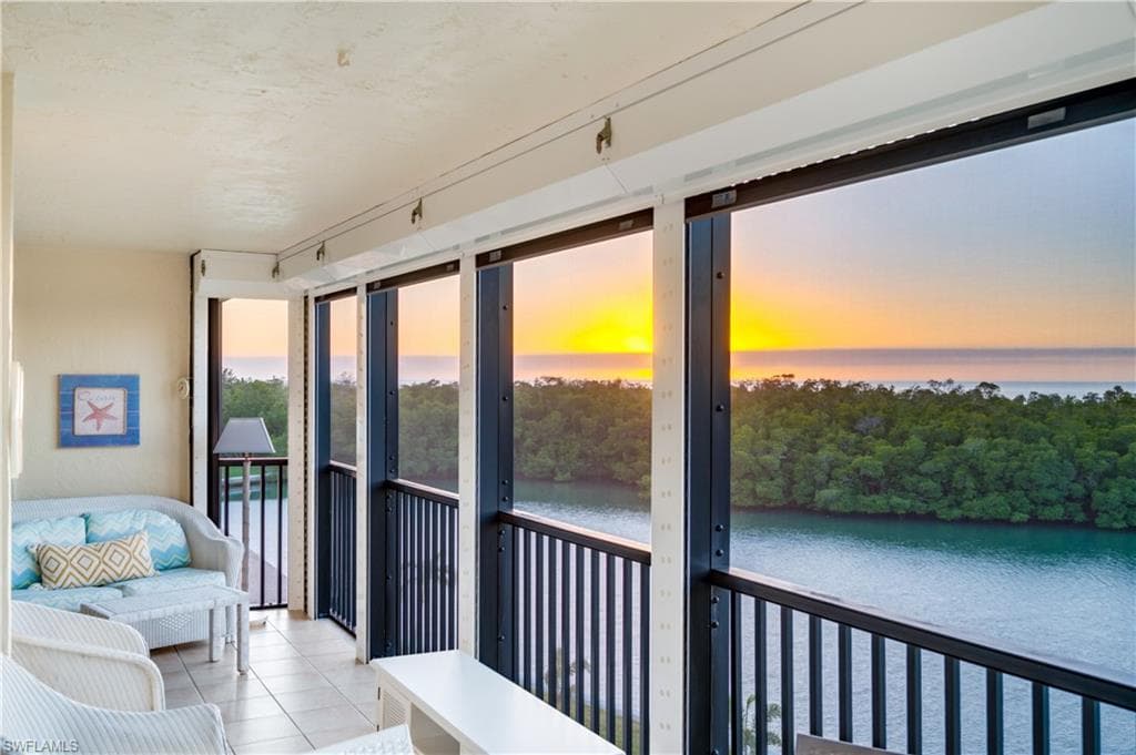 15 Bluebill Ave 304, Naples, FL 34108-3
