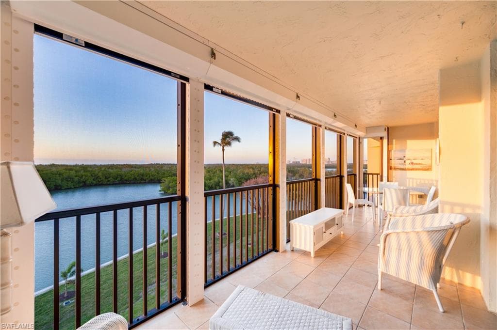 15 Bluebill Ave 304, Naples, FL 34108-48