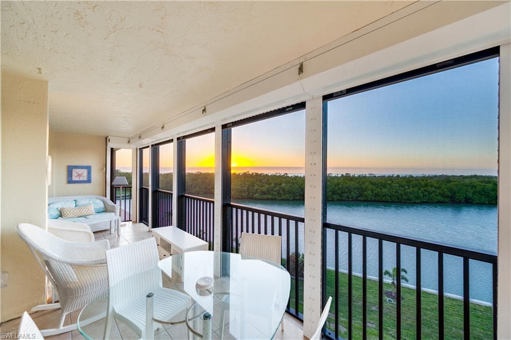 15 Bluebill Ave 304, Naples, FL 34108-4