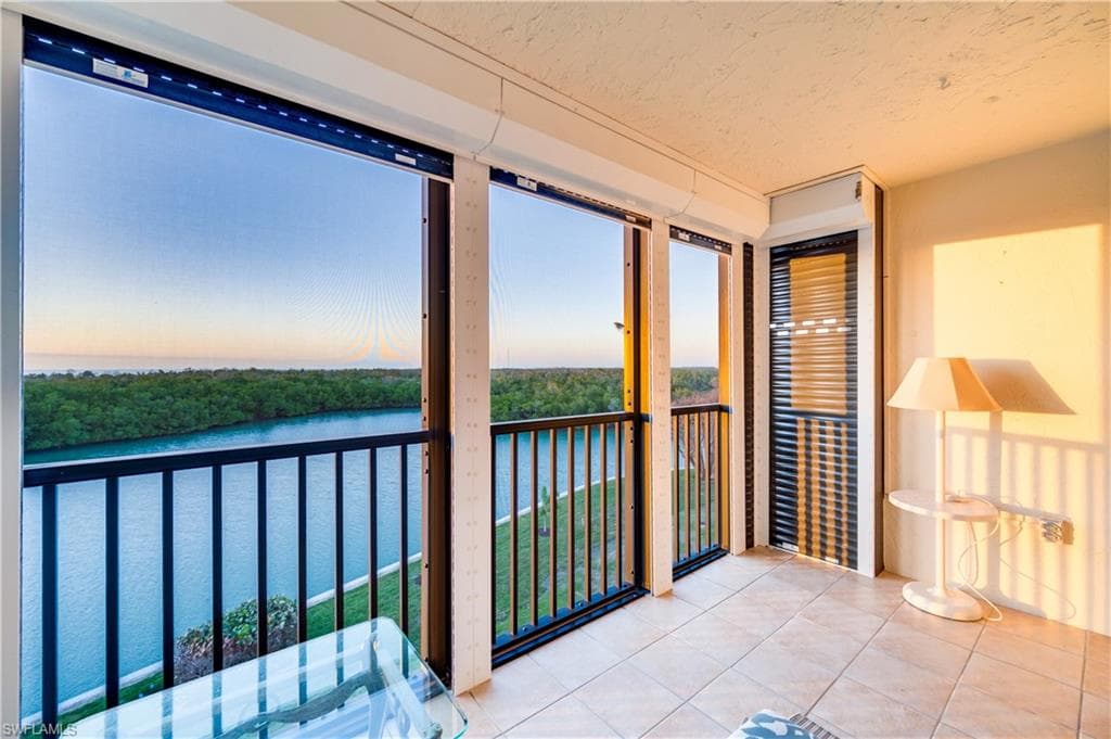 15 Bluebill Ave 304, Naples, FL 34108-49