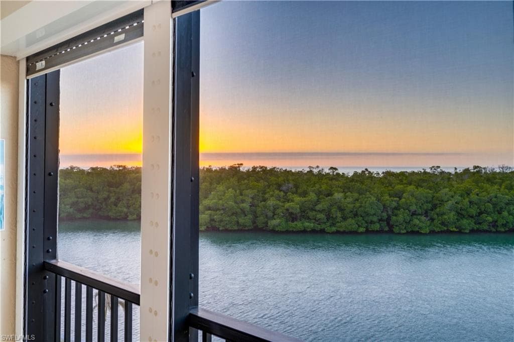 15 Bluebill Ave 304, Naples, FL 34108-5