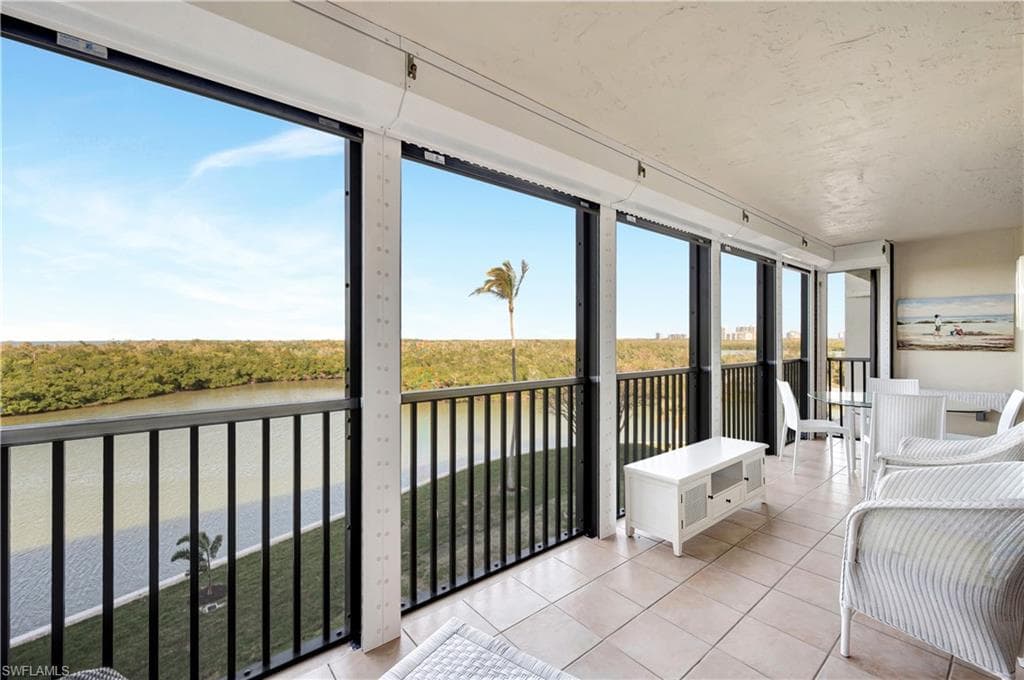 15 Bluebill Ave 304, Naples, FL 34108-6