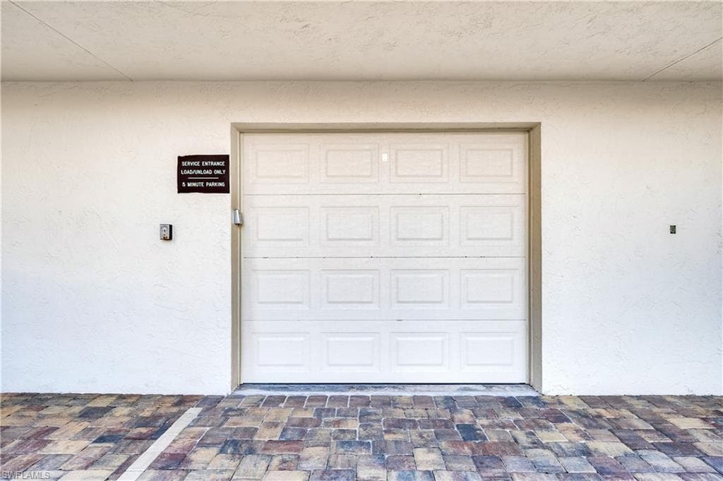 15 Bluebill Ave 304, Naples, FL 34108-8