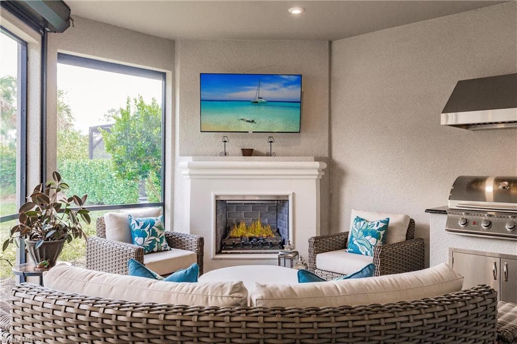 8876 Scarlotti Pl, Naples, FL 34119-28