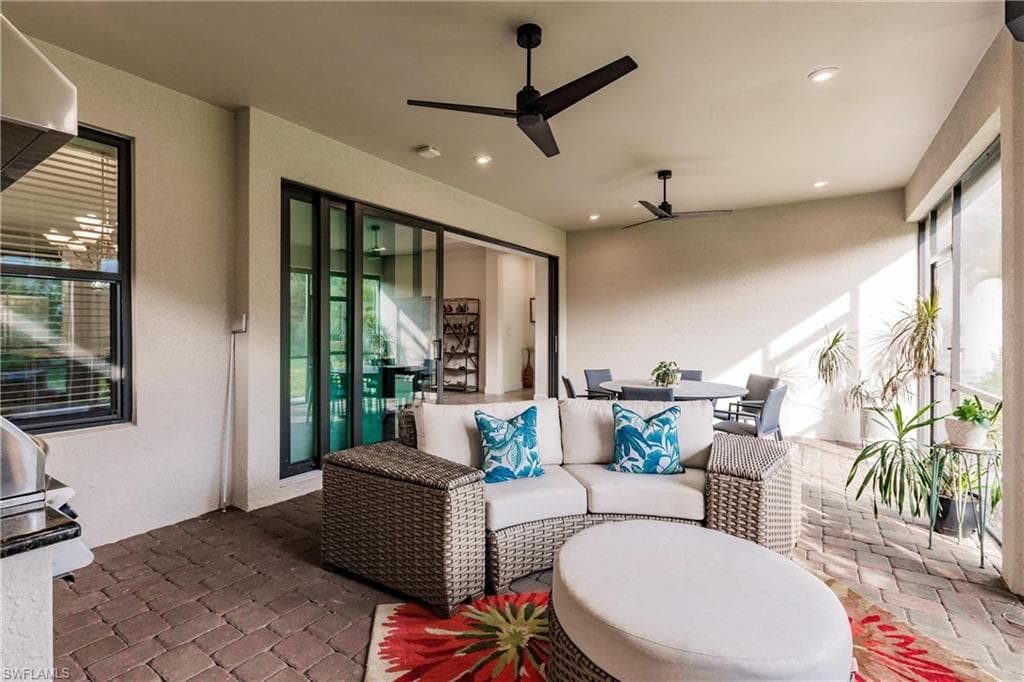 8876 Scarlotti Pl, Naples, FL 34119-30