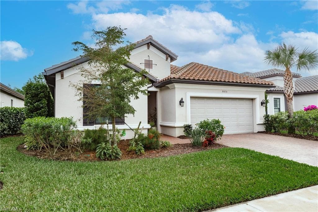 8876 Scarlotti Pl, Naples, FL 34119-3