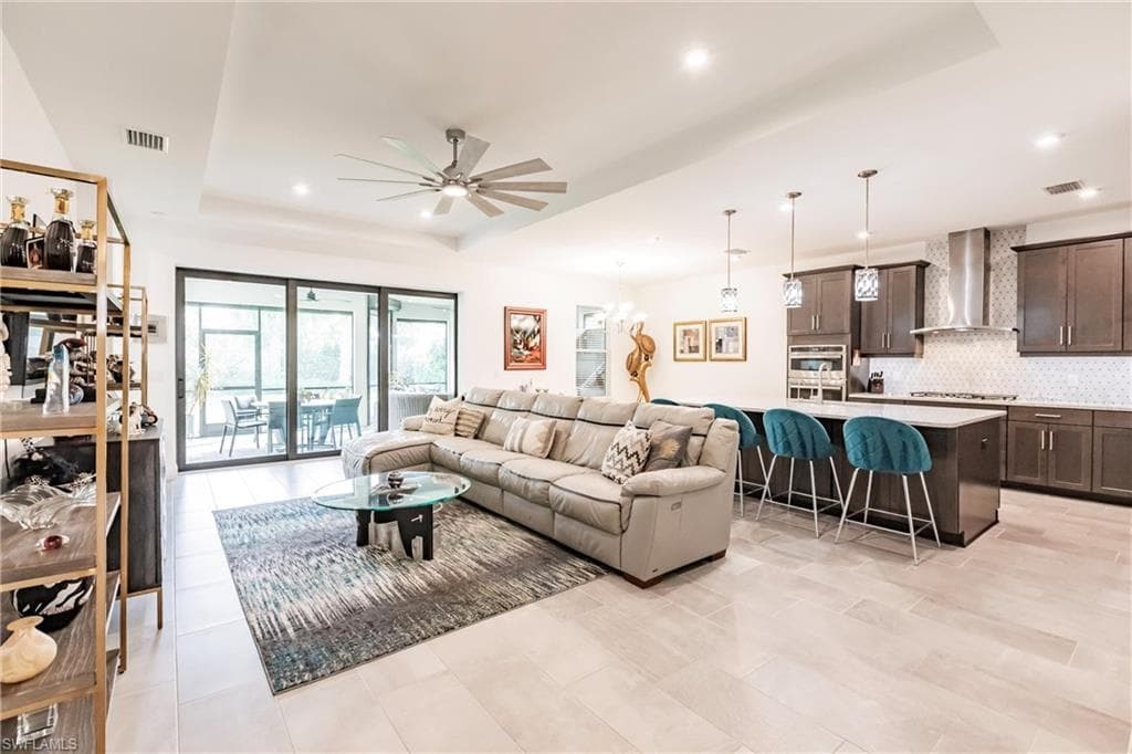 8876 Scarlotti Pl, Naples, FL 34119-4