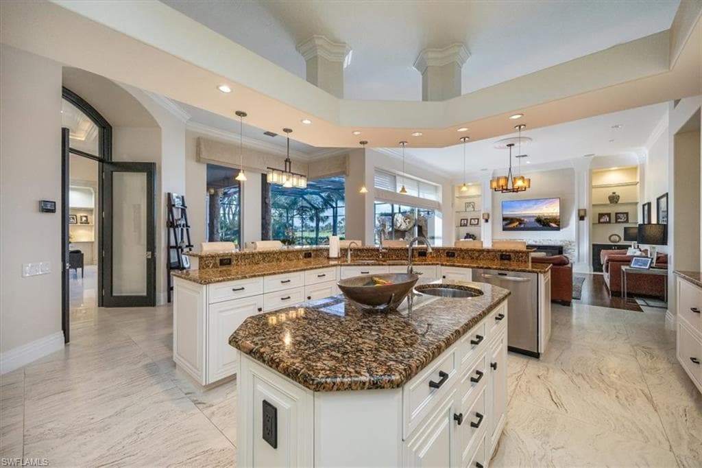 13700 Pondview Cir, Naples, FL 34119-11