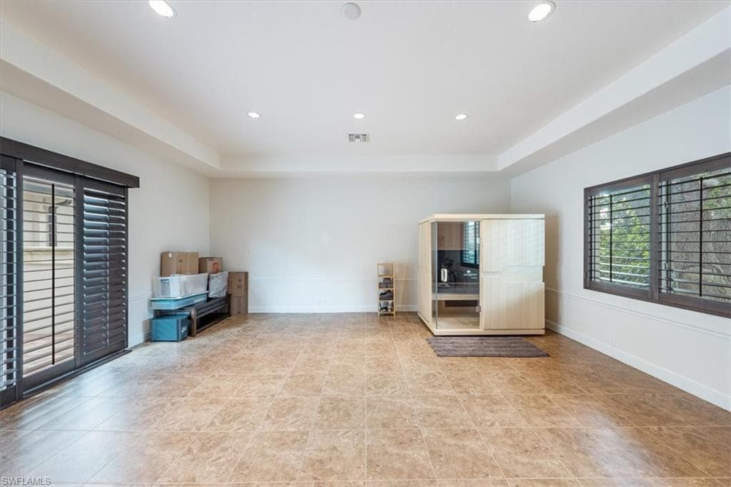 13700 Pondview Cir, Naples, FL 34119-28
