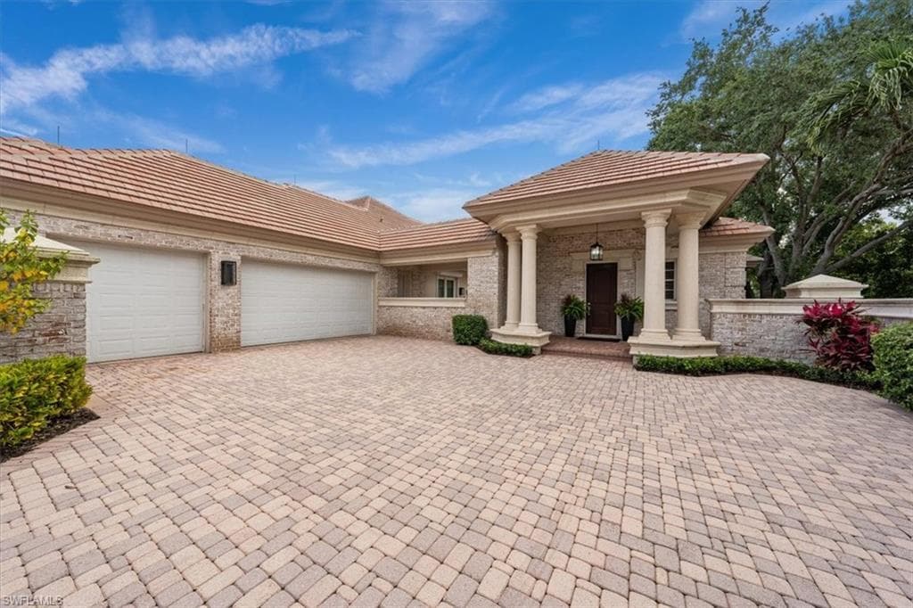 13700 Pondview Cir, Naples, FL 34119-31