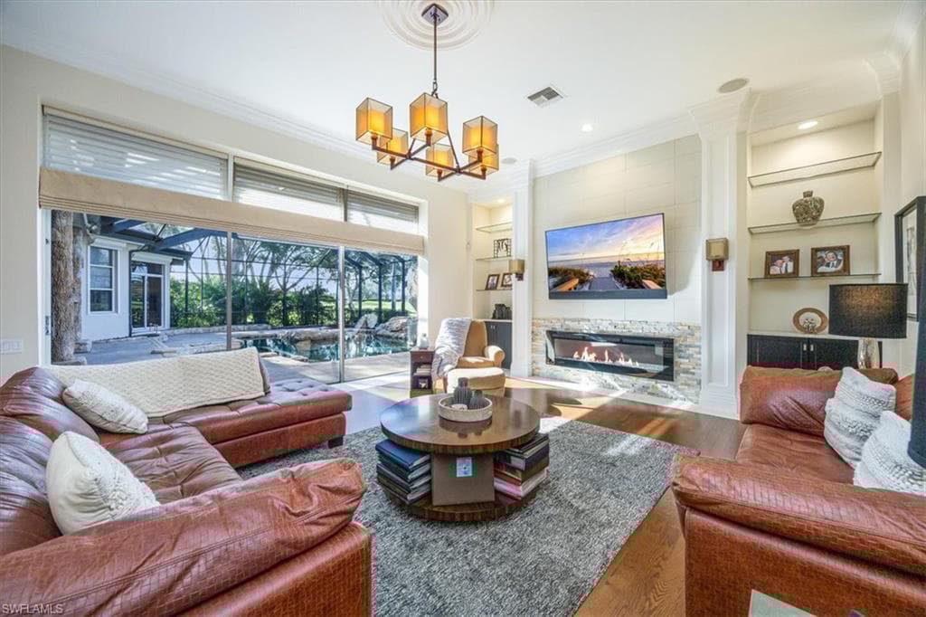 13700 Pondview Cir, Naples, FL 34119-8