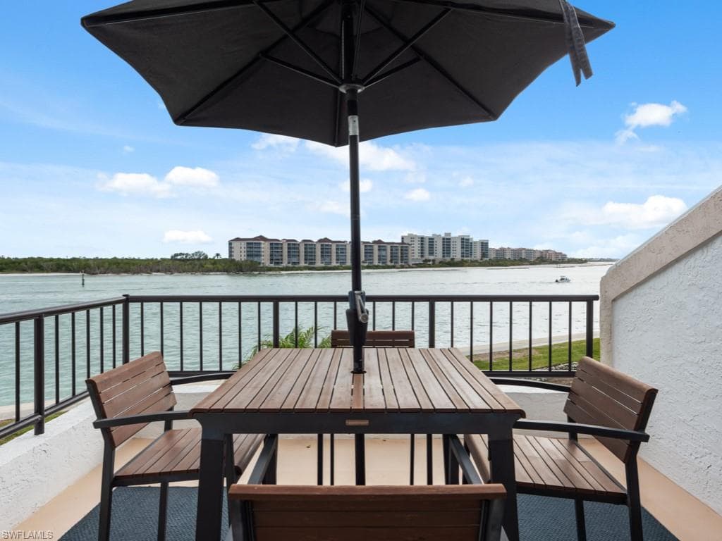110 La Peninsula Blvd 110, Naples, FL 34113-10