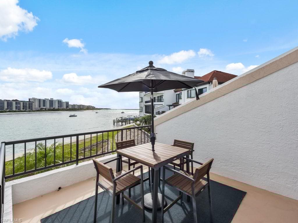 110 La Peninsula Blvd 110, Naples, FL 34113-11