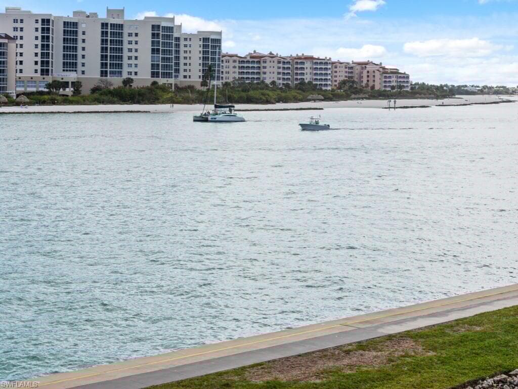 110 La Peninsula Blvd 110, Naples, FL 34113-12