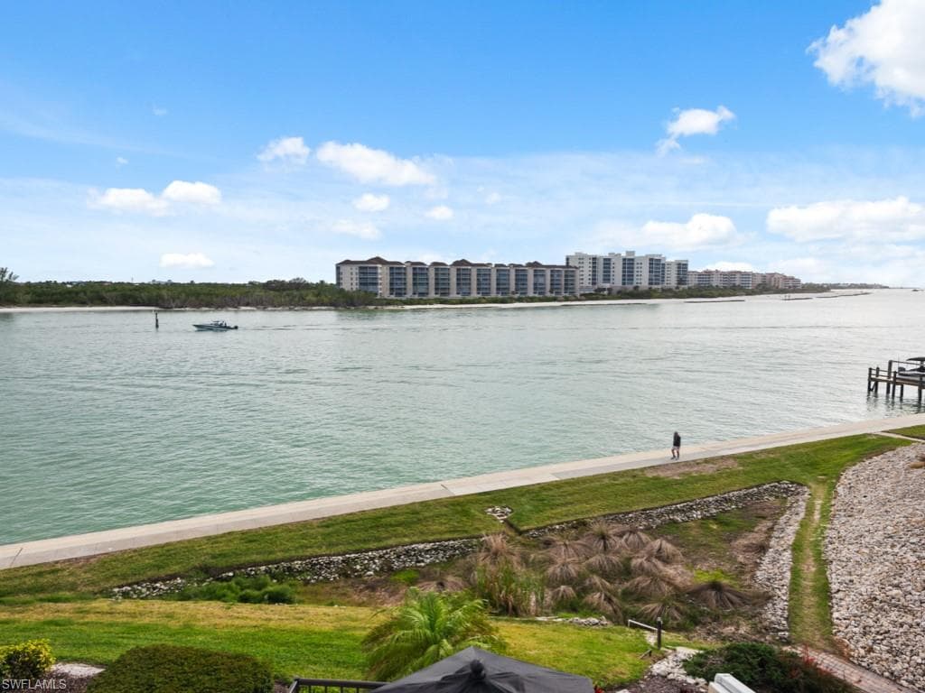 110 La Peninsula Blvd 110, Naples, FL 34113-15