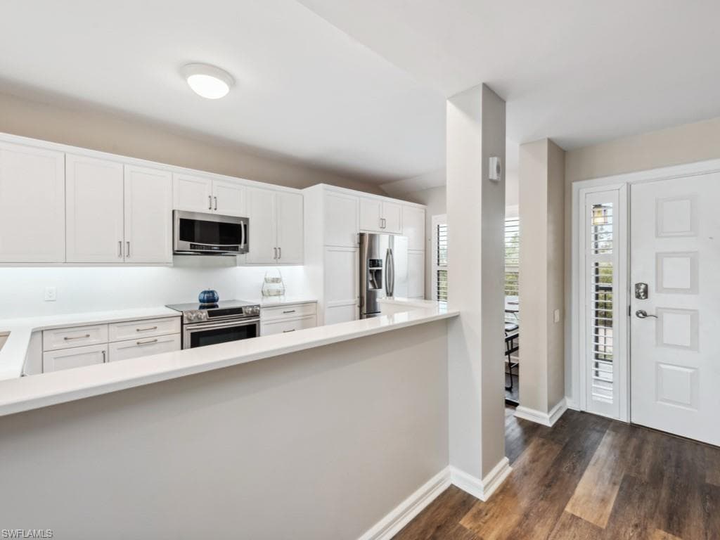 110 La Peninsula Blvd 110, Naples, FL 34113-20