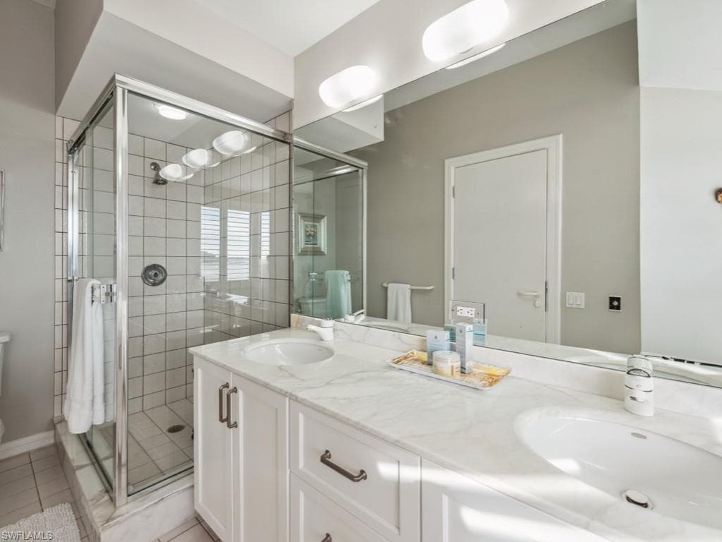 110 La Peninsula Blvd 110, Naples, FL 34113-25
