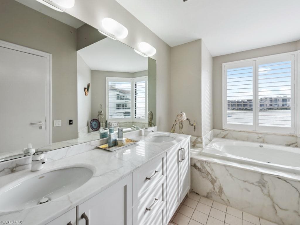 110 La Peninsula Blvd 110, Naples, FL 34113-26