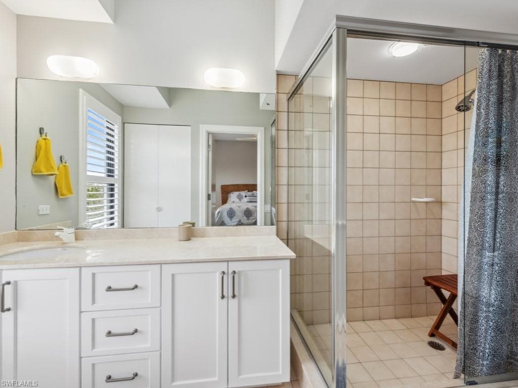 110 La Peninsula Blvd 110, Naples, FL 34113-30