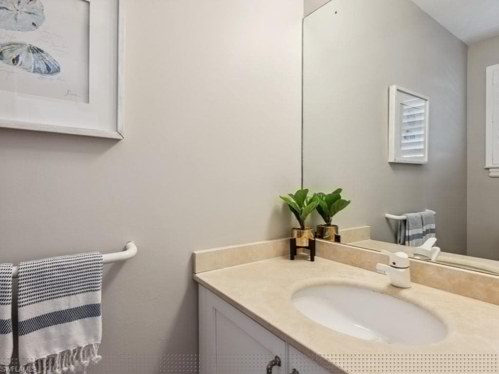 110 La Peninsula Blvd 110, Naples, FL 34113-32