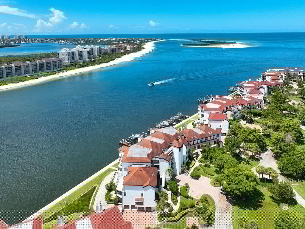 110 La Peninsula Blvd 110, Naples, FL 34113-33
