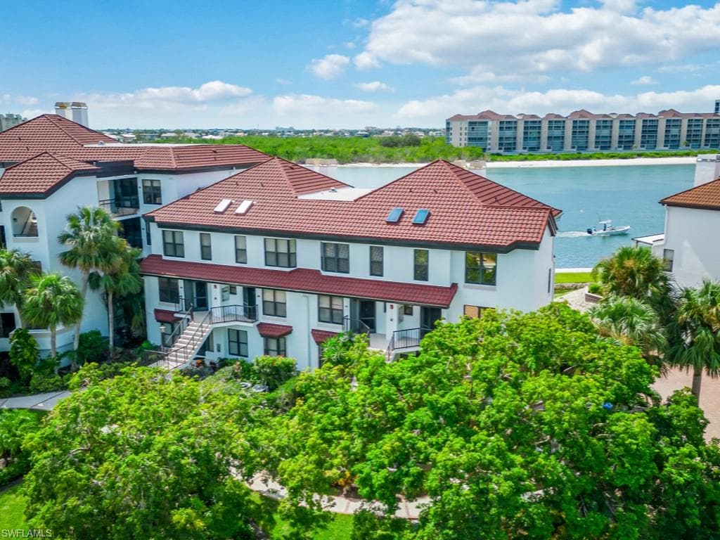 110 La Peninsula Blvd 110, Naples, FL 34113-35