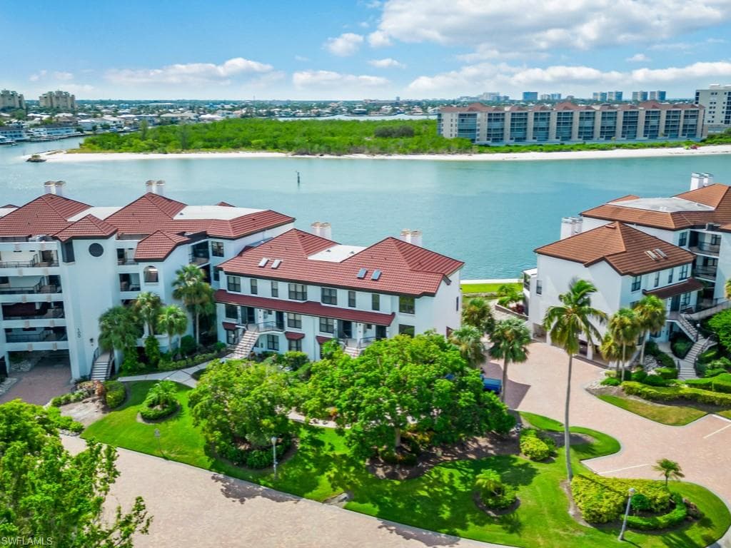 110 La Peninsula Blvd 110, Naples, FL 34113-36