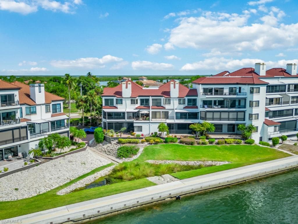 110 La Peninsula Blvd 110, Naples, FL 34113-38