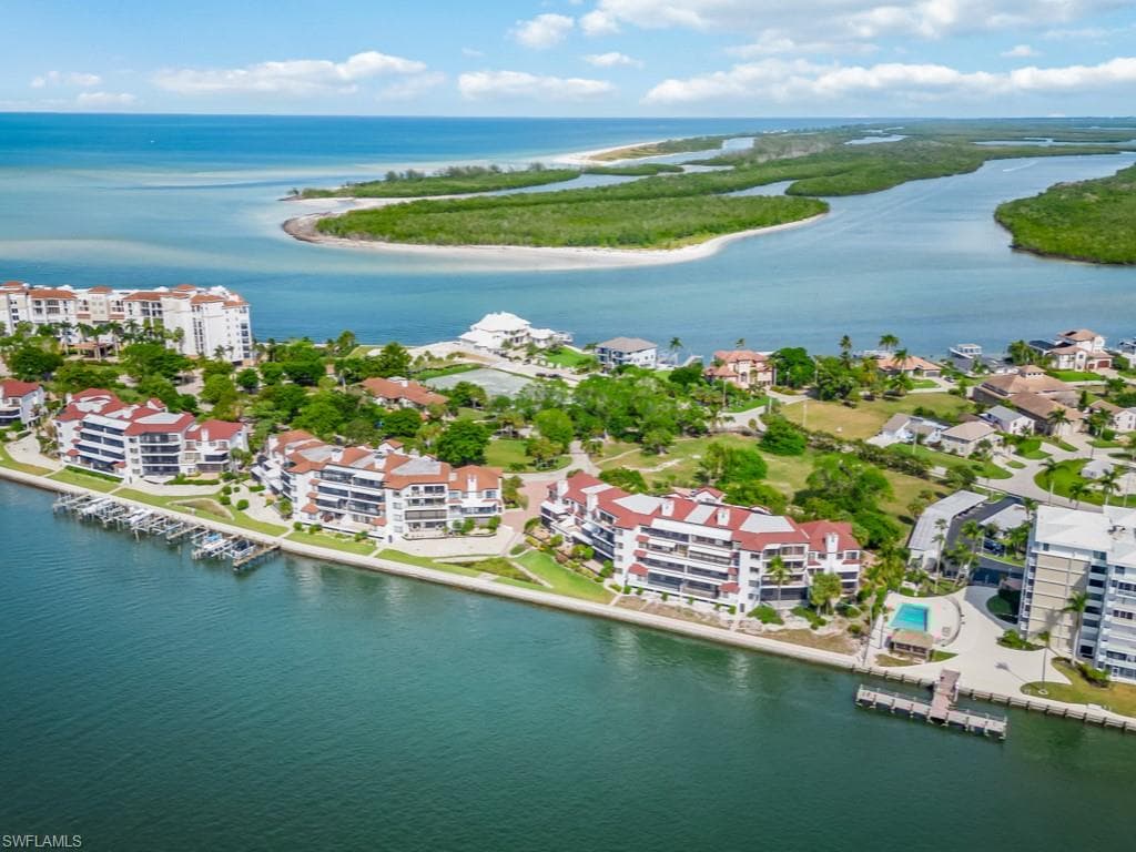 110 La Peninsula Blvd 110, Naples, FL 34113-42