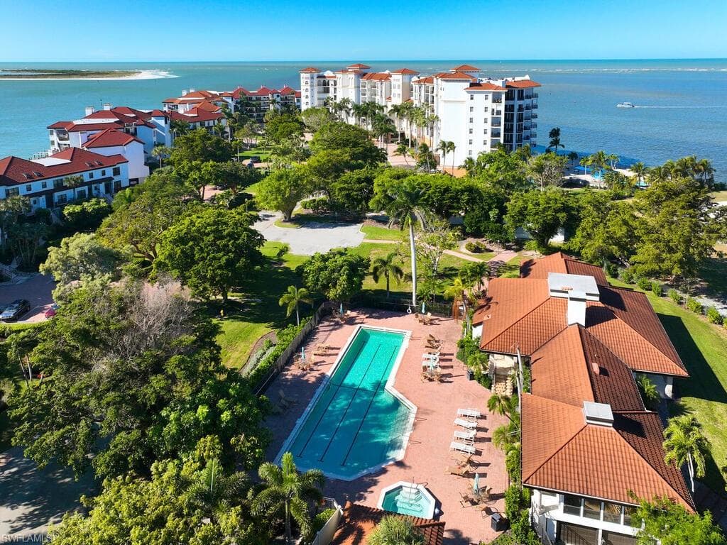 110 La Peninsula Blvd 110, Naples, FL 34113-43